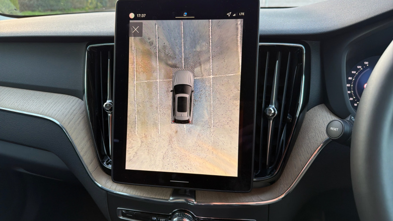 Volvo XC60 2.0 B5P Plus Dark 5dr AWD Geartronic Petrol Estate